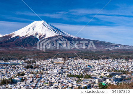<Yamanashi Prefecture> Mt. Fuji, a snowy Fuji yoshida cityscape 54567830