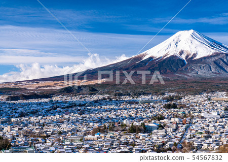 <Yamanashi Prefecture> Mt. Fuji, a snowy Fuji yoshida cityscape <Yamanashi Prefecture> Mt. Fuji, a snowy Fuji yoshida cityscape 54567832