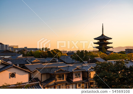 《京都府》古城黃昏的五層寶塔 《京都府》古城黃昏的五層寶塔 54569108