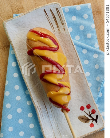 Hot dogs, ketchup, mustard sauce Hot dogs, ketchup, mustard sauce 54571881