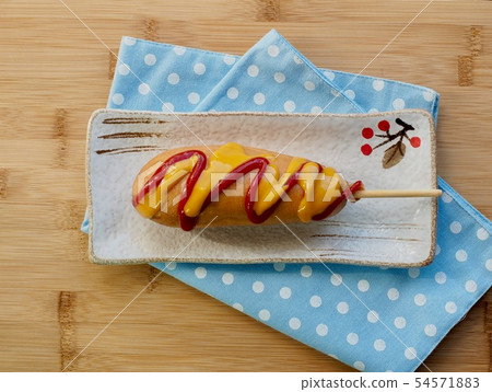 Hot dogs, ketchup, mustard sauce Hot dogs, ketchup, mustard sauce 54571883