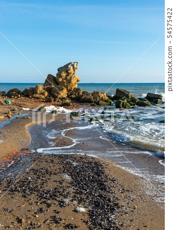 A scattering of large stones by the sea A scattering of large stones by the sea 54575422