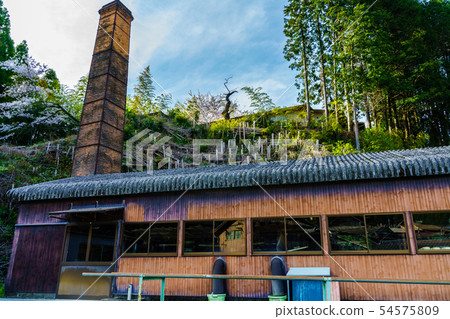 Village of pottery (Nakayama) [Nagasaki prefecture Higashisonogi-gun Hasami-cho] 54575809
