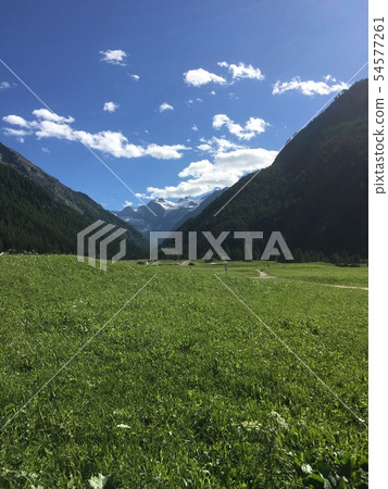 從奧斯塔山谷看到的大帕拉迪索通行證 54577261