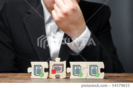 Businessman in disarray from the inability  54579655