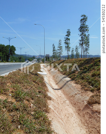 Cast in-situ road side drain 54580212