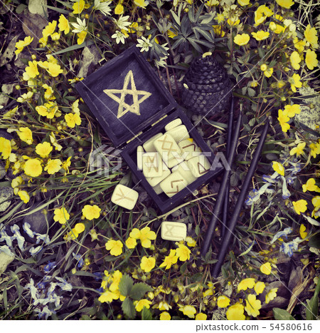 Black box with wooden runes  54580616