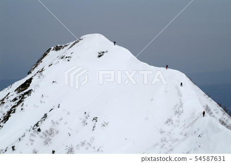 People who challenge the summit People who challenge the summit 54587631