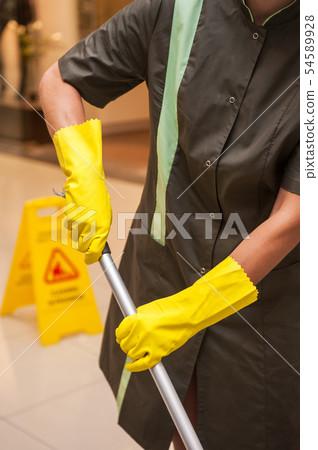 washing floor in shopping center washing floor in shopping center 54589928