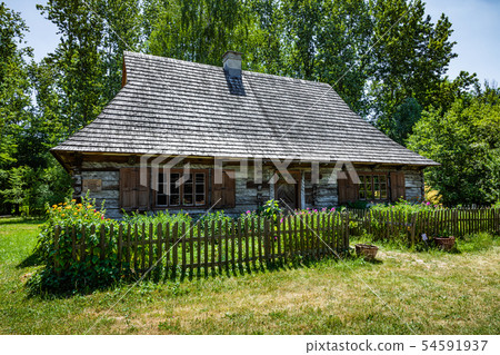 Open-air museum in Chorzow. Wooden cottage in heri Open-air museum in Chorzow. Wooden cottage in heri 54591937