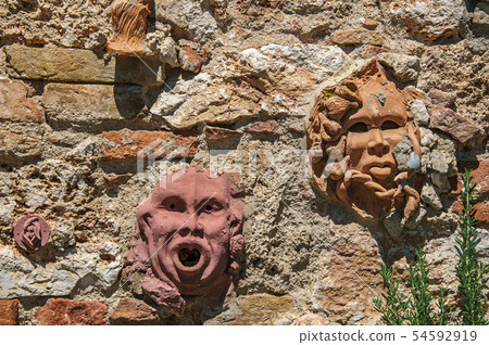 Clay masks attached to the wall 54592919