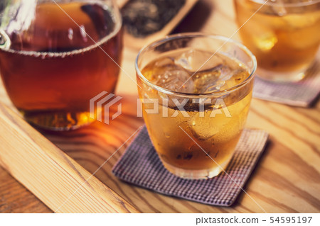 Cold roasted green tea 54595197