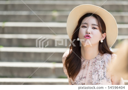 The look of a beautiful Korean woman, a park walk The look of a beautiful Korean woman, a park walk 54596404