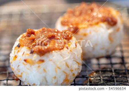 烤飯糰·烤飯糰·烤飯糰_bbq·燒烤·燒烤·7環·木炭·Bincho木炭·鮭魚 54596634