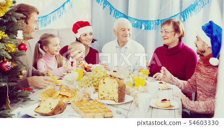 Positive family members making conversation 54603330