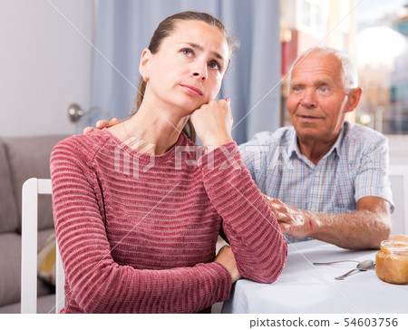 Elderly father apologizes to daughter after quarrel 54603756