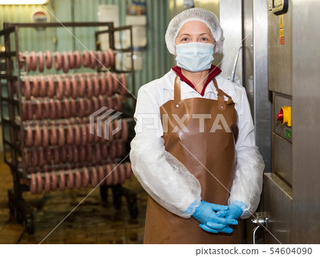 Female operating sausages smoking furnace Female operating sausages smoking furnace 54604090