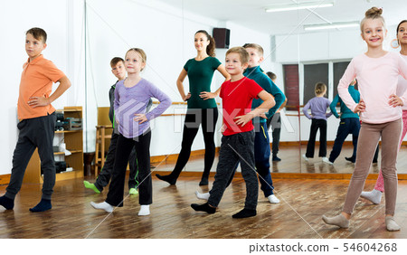 Children studying modern style dance 54604268