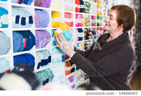 Buyer is buying colorful yarn for their hobby 54606005