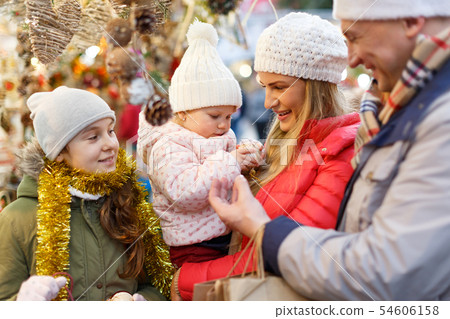 Family spending time at Christmas fair 54606158