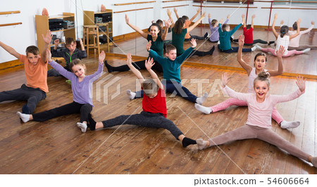 children studying contemp dance children studying contemp dance 54606664