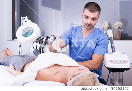 cosmetician explaining hardware treatment cosmetician explaining hardware treatment 54608102