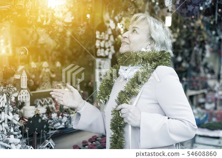 tourist mature female in garland 54608860