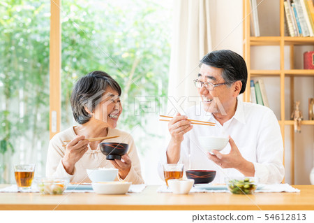 Senior couple (meal) 54612813