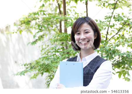 業務職員肖像 54613356