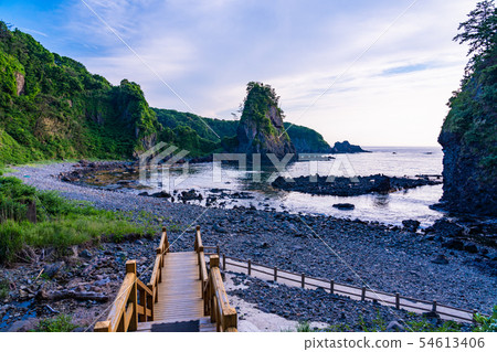 (Ishikawa Pref.) Noto Gekko, Kamen's nest nest rock (Ishikawa Pref.) Noto Gekko, Kamen's nest nest rock 54613406