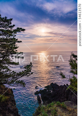 (Ishikawa Pref.) Noto Kingo Sunset (Ishikawa Pref.) Noto Kingo Sunset 54613570