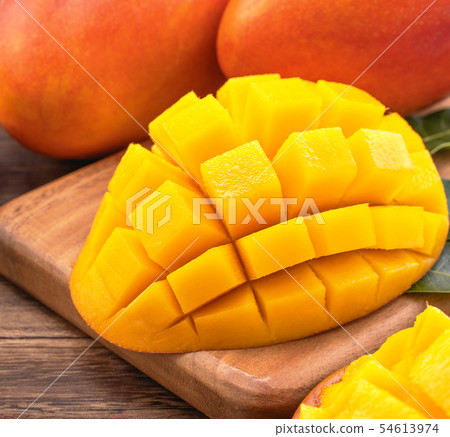 Fresh mango cubes Mango cut Mango 54613974