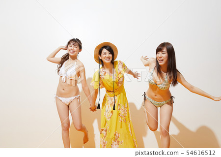 Summer resort summer girl model portrait Summer resort summer girl model portrait 54616512
