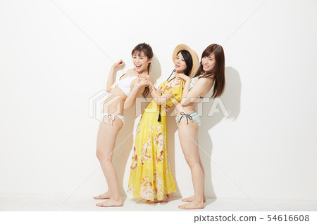 Summer resort summer girl model portrait Summer resort summer girl model portrait 54616608