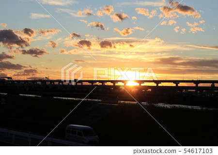Arakawa evening view, Nishiarai Bridge and Metropolitan Expressway [Senjumotocho, Adachi-ku, Tokyo] 54617103