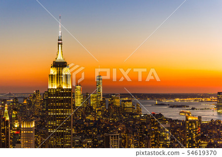 Evening scenery in New York 54619370