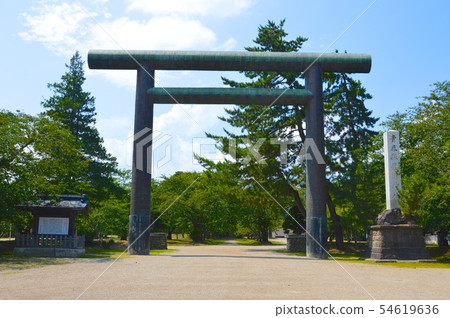 青森護國神社的鳥居(弘前公園/ 1-3 Shimohakugincho,青森弘前) 青森護國神社的鳥居(弘前公園/ 1-3 Shimohakugincho,青森弘前) 54619636