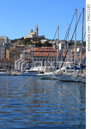 The sea and the yacht and the blue sky The sea and the yacht and the blue sky 54621185