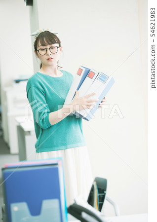 辦公室女士 54621983