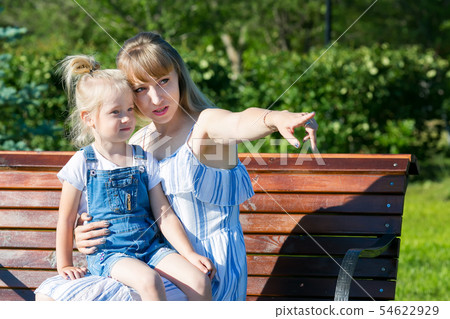 Mom put her daughter in her lap. Mom put her daughter in her lap. 54622929