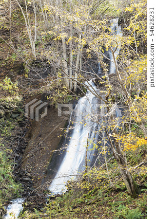 在Tadami瀑布的左側的未認出的瀑布瀧野suzuran山坡公園 在Tadami瀑布的左側的未認出的瀑布瀧野suzuran山坡公園 54628231