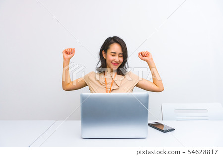 [美女形象]女工程師在會議之間伸展的場景 54628817