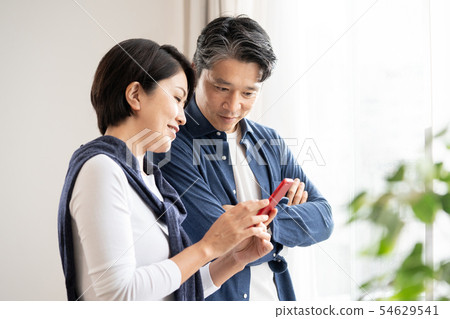 中間的一對 54629541