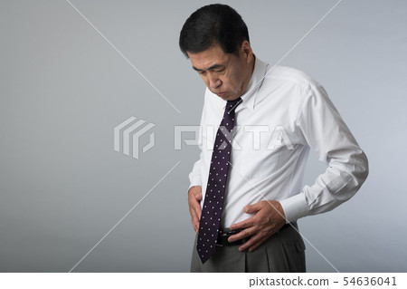中年男子stomachache stomachache stomachache 54636041