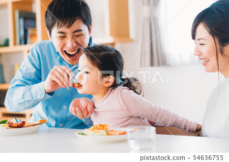 家庭年輕的家庭 家庭年輕的家庭 54636755