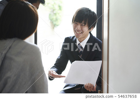挨家挨戶推銷員男 挨家挨戶推銷員男 54637658