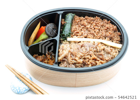 Beef box lunch 54642521