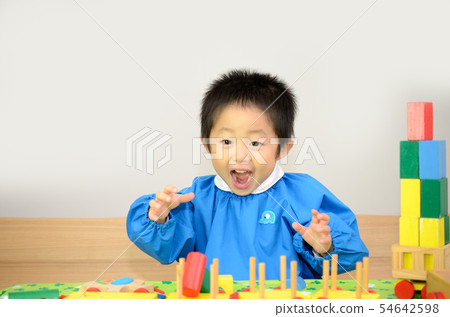 一個孩子 一個孩子 54642598