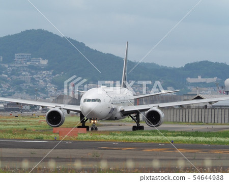 A jetliner heading to the runway at Osaka International Airport 54644988
