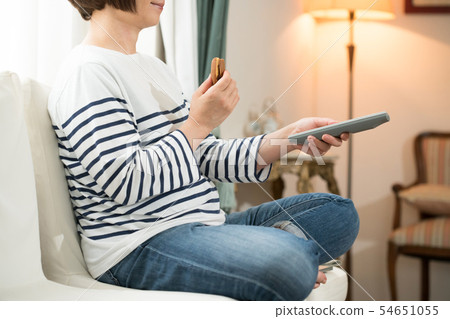 Eating and drinking TV remote control operation (with no face) Eating and drinking TV remote control operation (with no face) 54651055